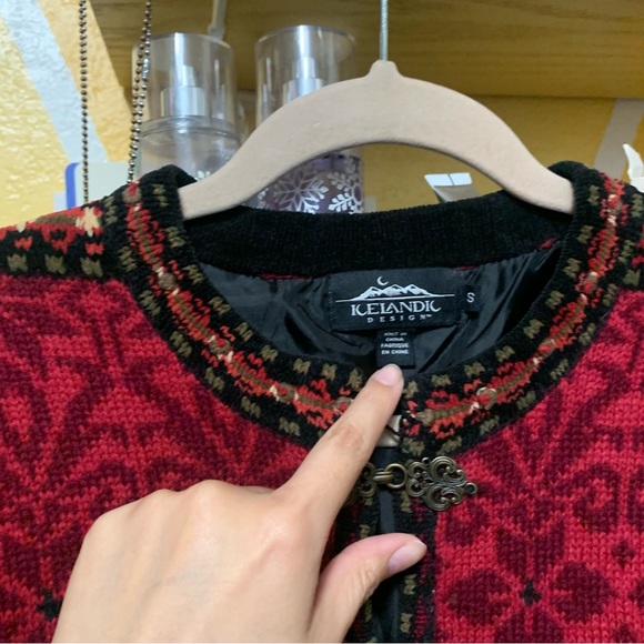 Icelandic Design Red Wool Lined Nordic Holiday Clasps Front Cardigan Size Small - Picture 12 of 13
